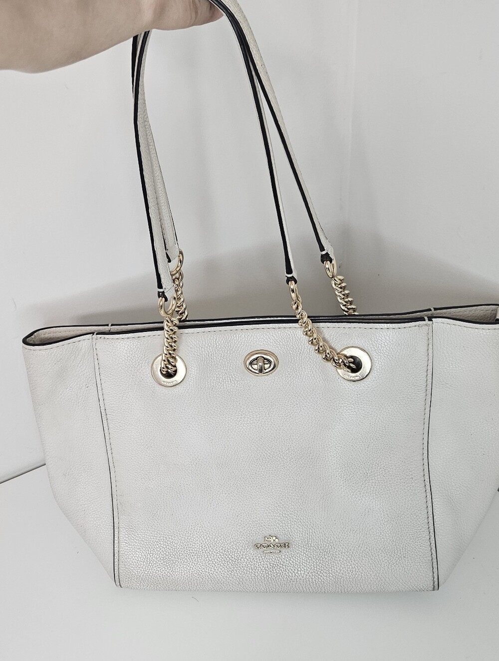 Coach White Pebble Leather Shoulder Bag Turnlock Gold Chain Tote Purse 57107